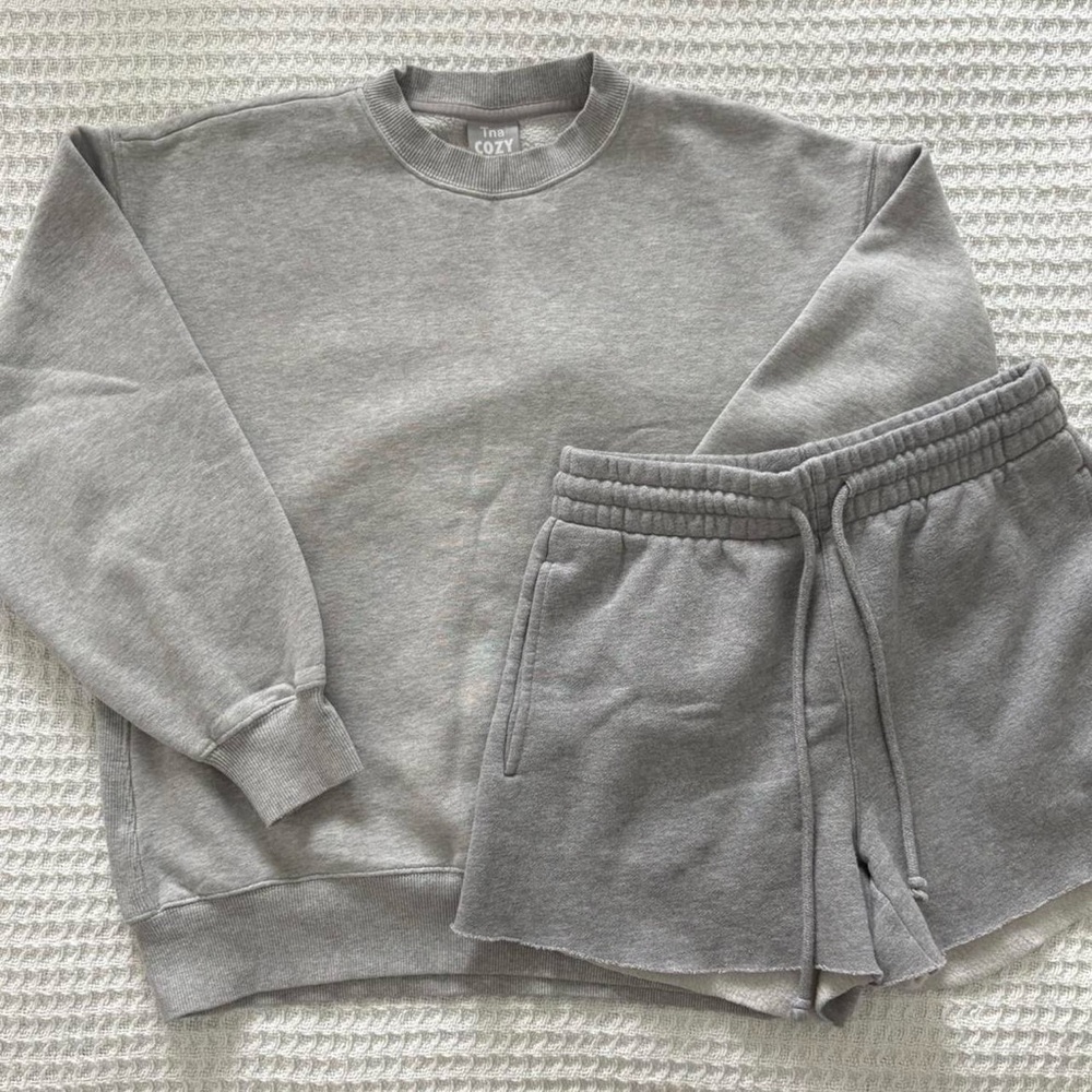 aritzia tna sweatset